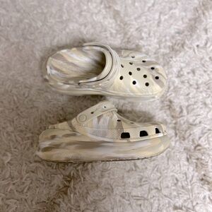 Marble Platform Crocs